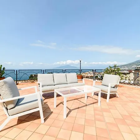 Estate4home - The Attic Apartment Sorrento