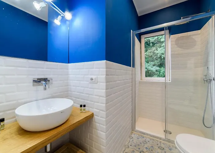 Estate4home - The Attic *