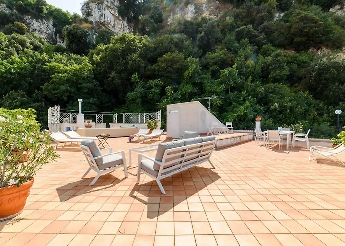 Estate4home - The Attic * Sorrento